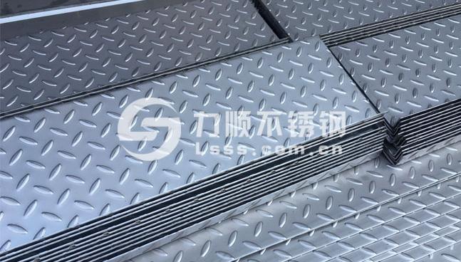 不鏽鋼(gāng)花紋板樓梯(tī)