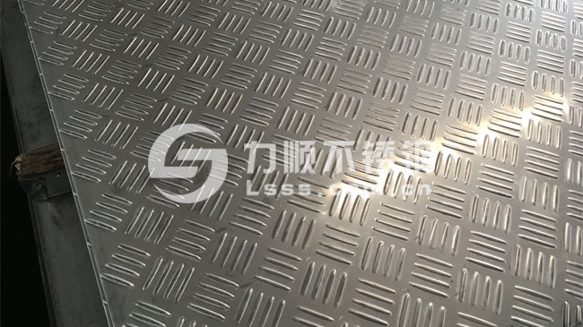 四(sì)條筋304花紋(wén)板