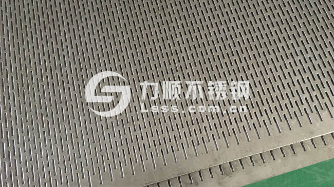 不鏽鋼腰型(xíng)孔板,不鏽鋼衝孔板,304衝孔加工