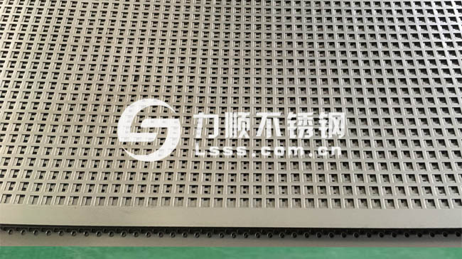 不鏽鋼(gāng)方(fāng)孔板,不鏽鋼衝孔板,不(bú)鏽鋼多孔板,304不鏽鋼網板