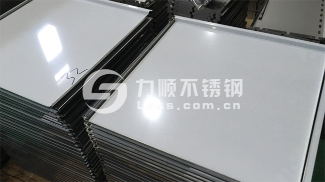 不鏽鋼(gāng)拉絲板用於折彎(wān)件加工