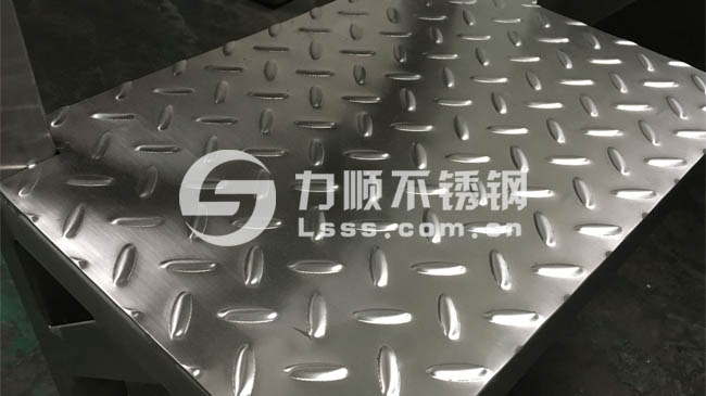 不鏽鋼花紋板(bǎn)樓梯