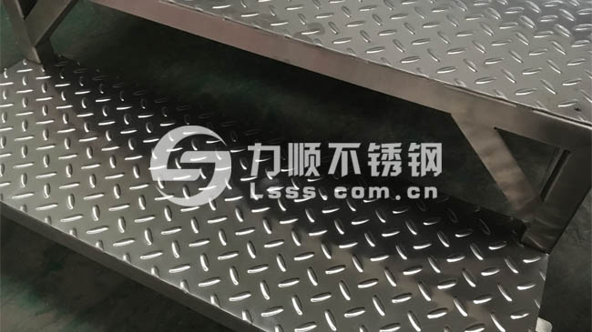 不鏽鋼花紋板,不鏽鋼花紋板(bǎn)樓梯,不(bú)鏽鋼花(huā)紋板踏步