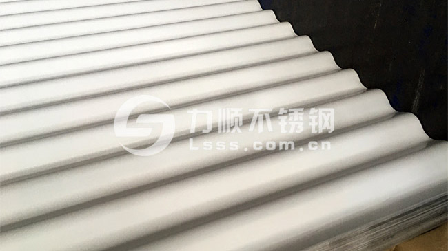 304不(bú)鏽鋼瓦,304不鏽鋼壓(yā)型板,304不鏽鋼波浪板