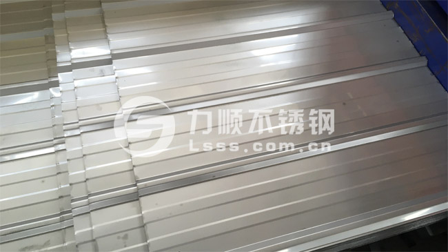 不鏽鋼(gāng)壓型板,304不鏽鋼瓦,不鏽鋼(gāng)瓦